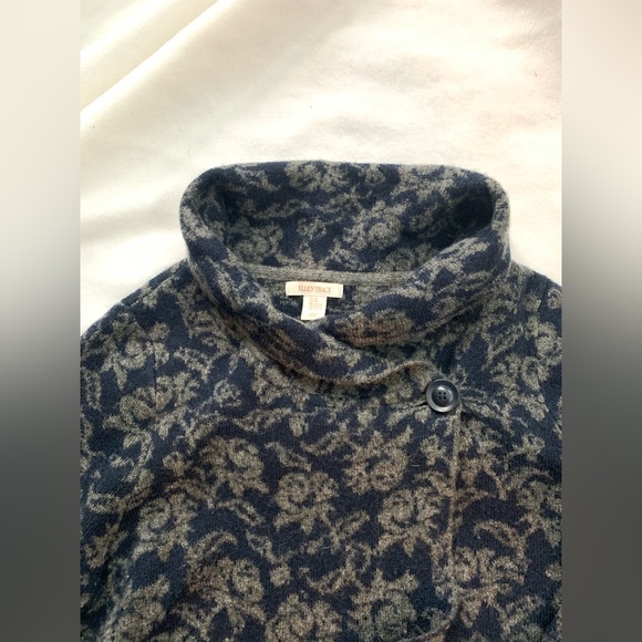 Ellen Tracy Wool Blend Gray and Navy Floral Patterned Knit Top - Picture 2 of 7
